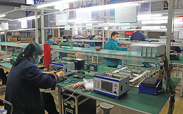 武汉重启一周年电测生产线